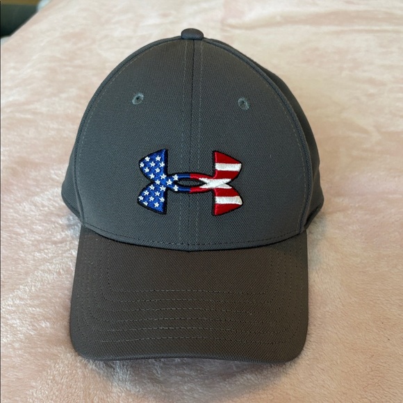Under Armour Dark Gray Cap with Patriotic Logo - Picture 1 of 5